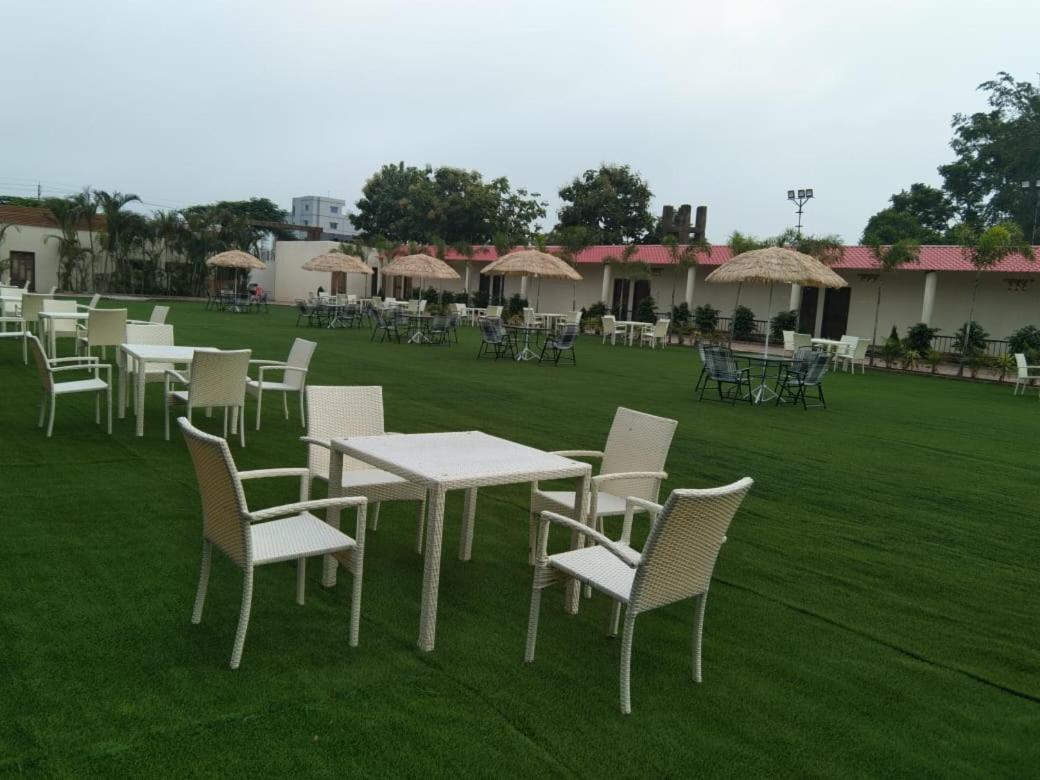 Focus Club And Resort 란치 외부 사진