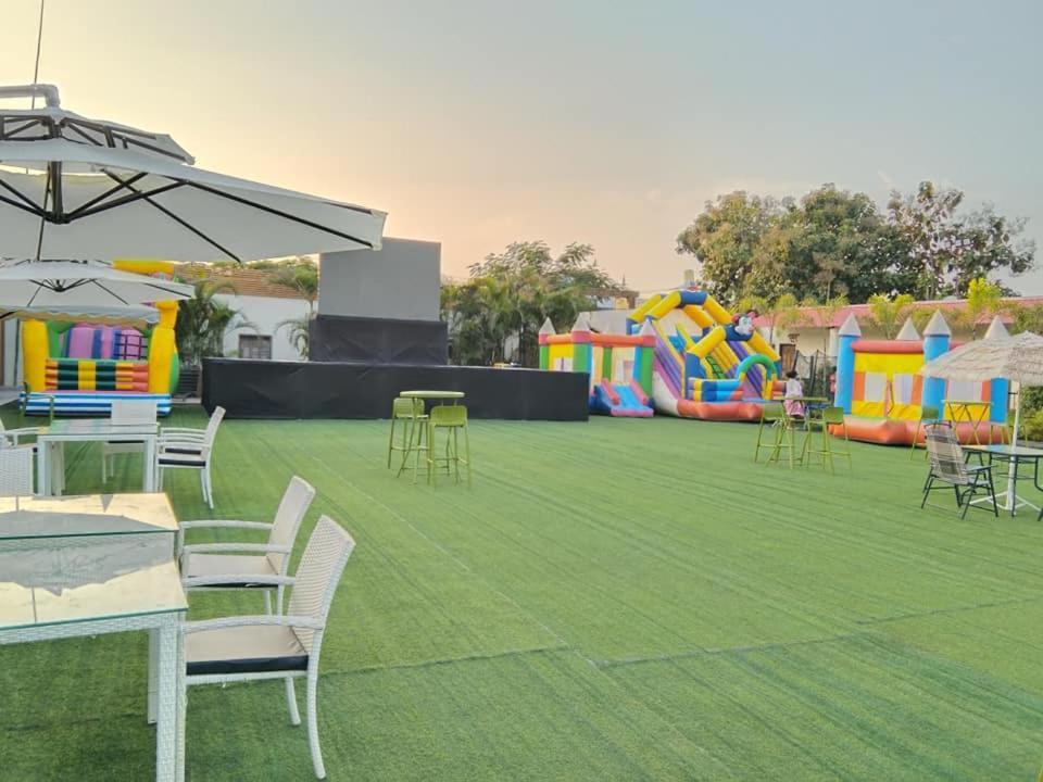 Focus Club And Resort 란치 외부 사진