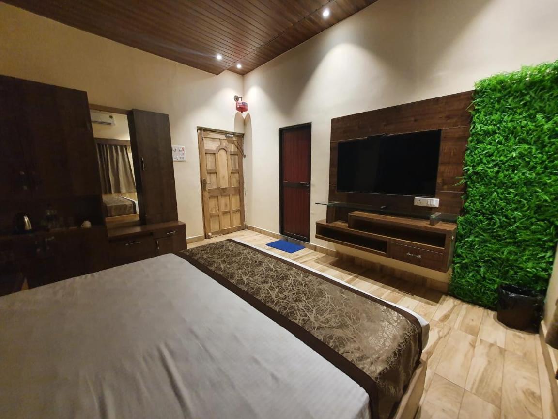 Focus Club And Resort 란치 외부 사진