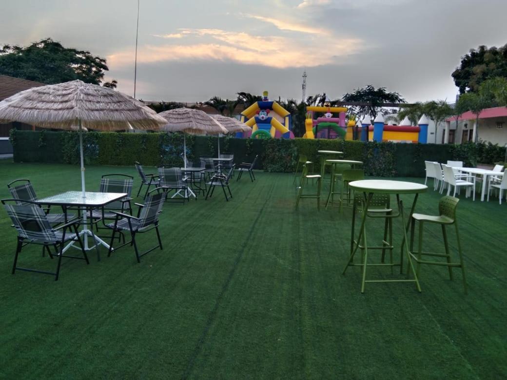 Focus Club And Resort 란치 외부 사진